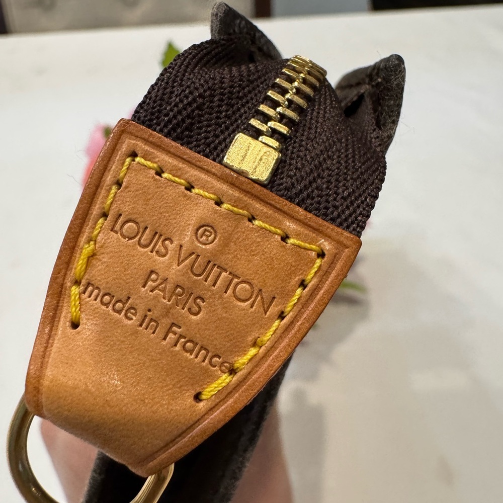 Authentic Louis Vuitton pouch - Picture 6 of 9